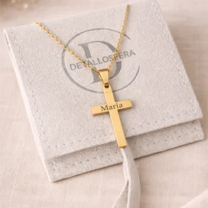 Colgante Cruz Acero Dorado Personalizado – Símbolo de Fe Eterno